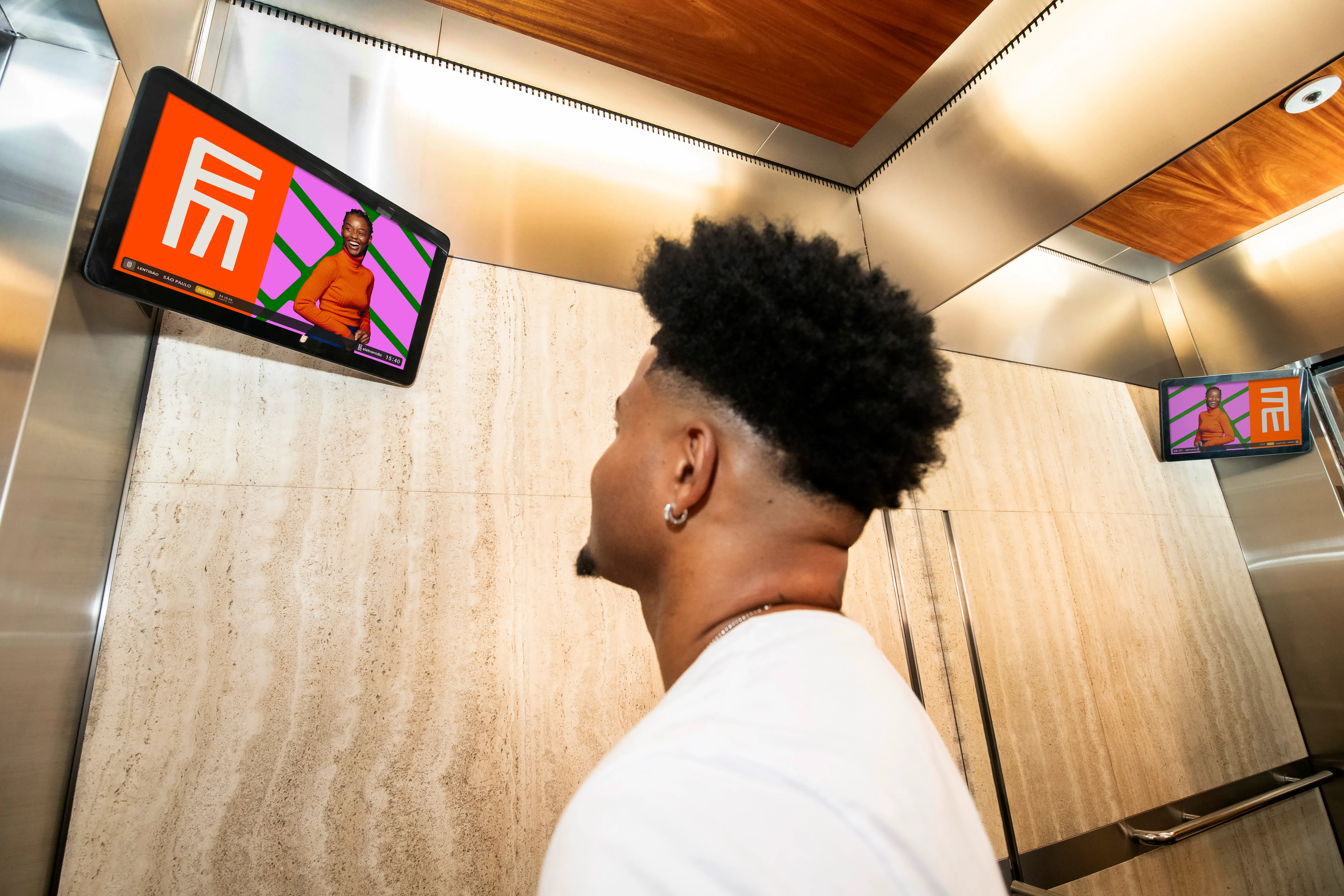 Imagem ilustrativa de Anuncie em elevadores comerciais